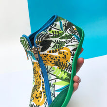 Cargar imagen en el visor de la galería, Amazonas Green | Botita con cremalleras - Flux Concept Store
