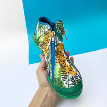 Cargar imagen en el visor de la galería, Amazonas Green | Botita con cremalleras - Flux Concept Store
