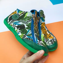 Cargar imagen en el visor de la galería, Amazonas Green | Botita con cremalleras
