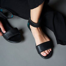 Cargar imagen en el visor de la galería, Preventa Moka Black | Sandalias - Flux Concept Store
